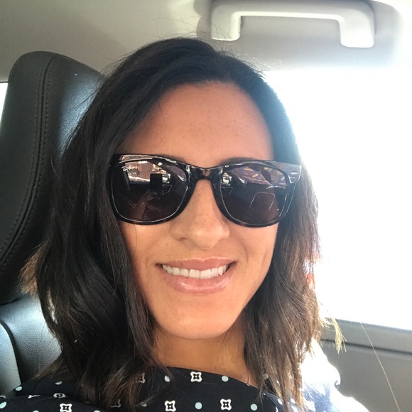 Meet your Posher, Kalena - Picture 1 of 1